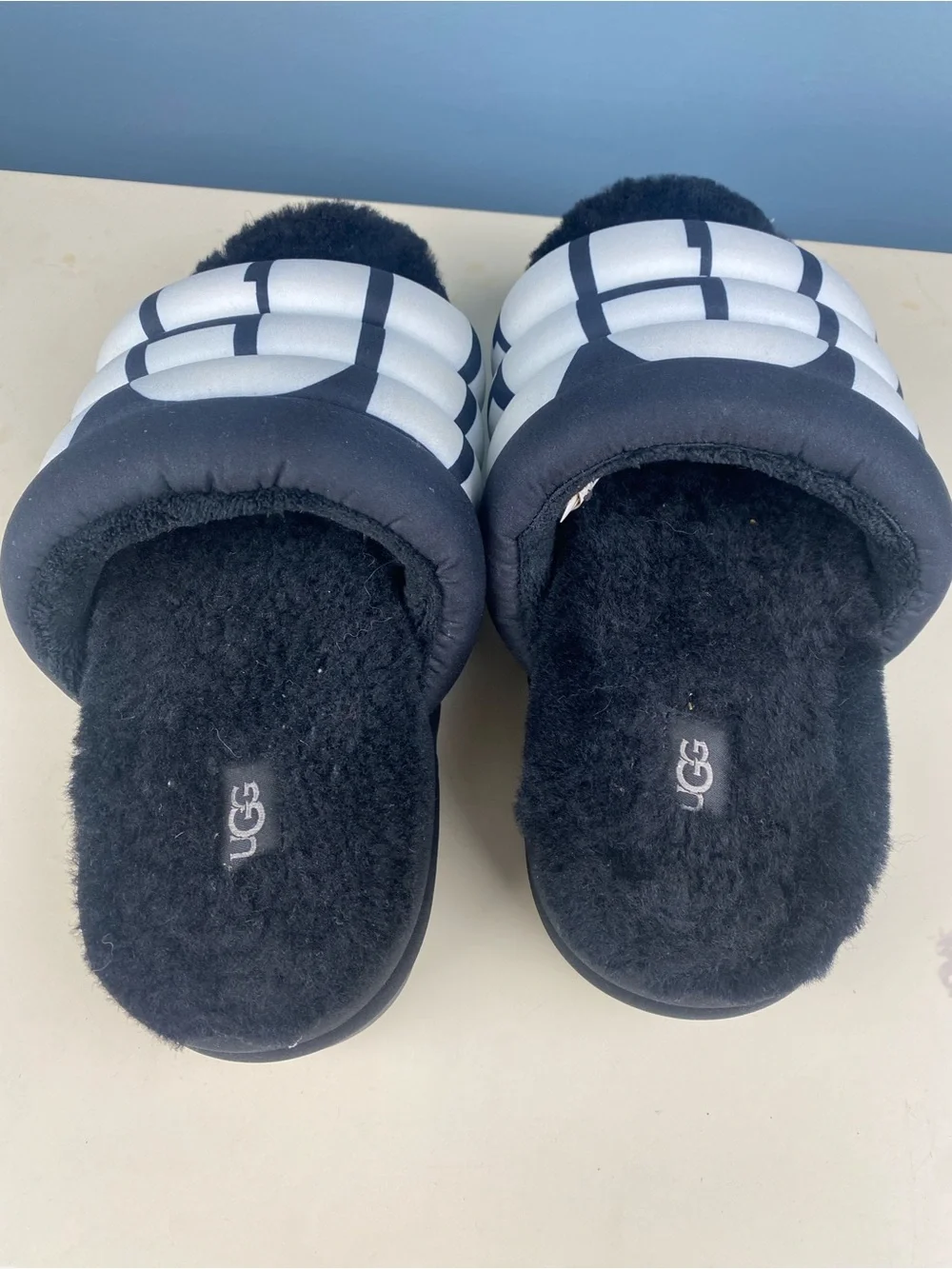 UGG Women’s Maxi Slide Platform Logo Sandals 7